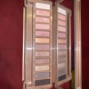 Urban Decay eyeshadow palette (SOLD)